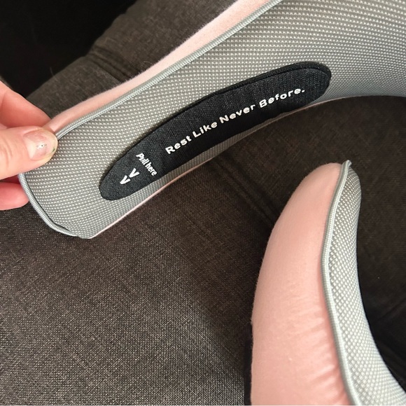 Flyhugz travel pillow NEW! - Picture 3 of 7